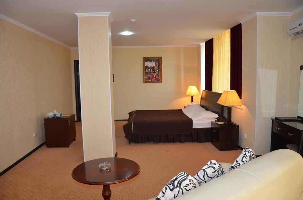 Golden Palace Hotell Aktau Exteriör bild
